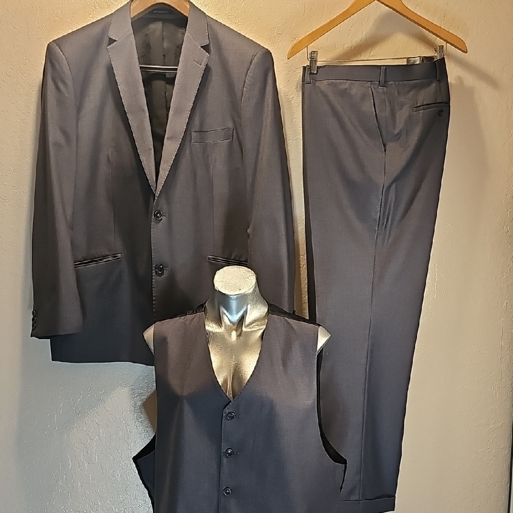 Statement Italy Gray Modern Mens 3pc Suit Set   Jkt 52L Vest 52L Pants 47L